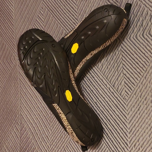 Merrell size 7.5 black flat shoes  for women - Picture 6 of 8